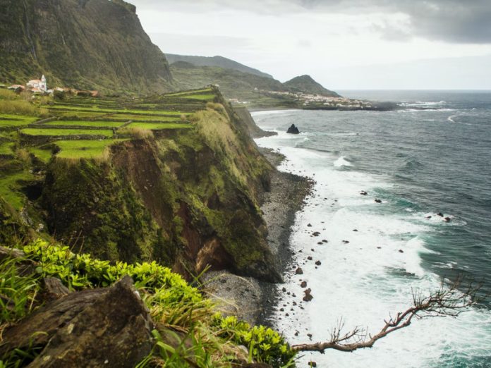 How to travel between Azores Islands
