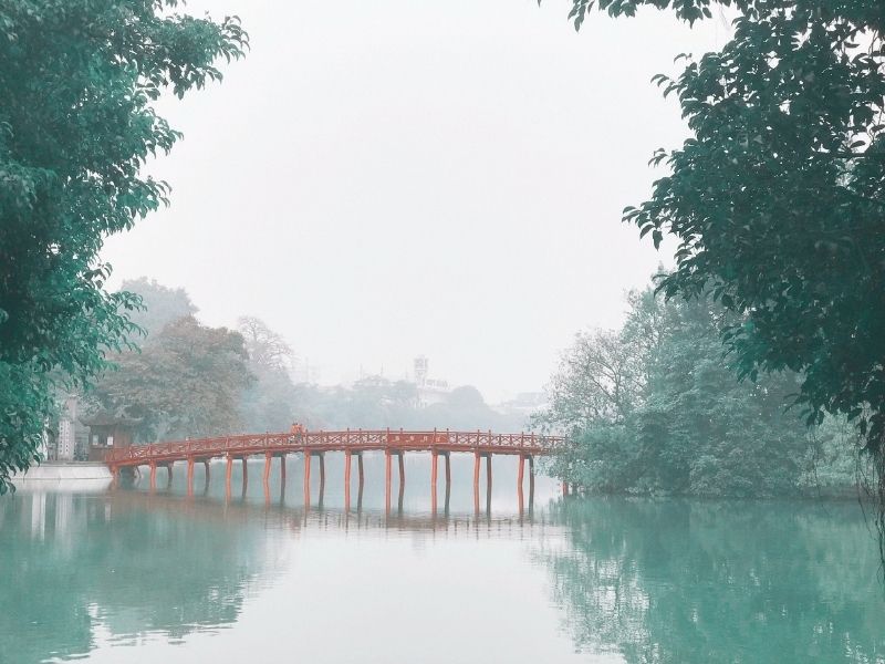 Hanoi has a four season climate with surprisingly cold almost European winters. 