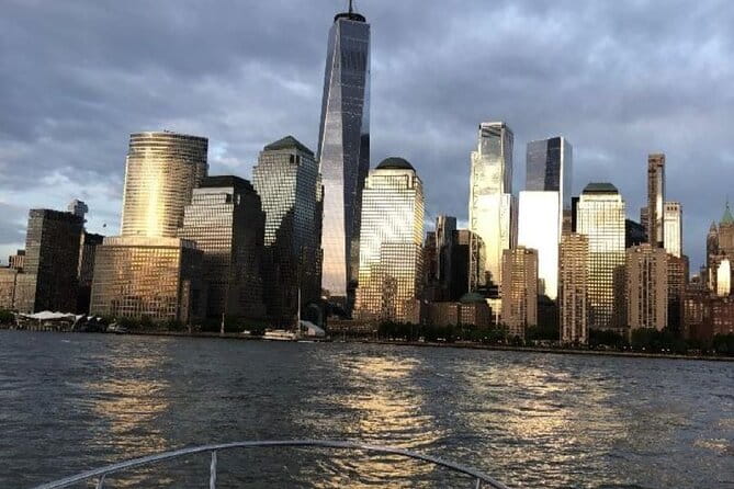2-Hour Private Luxury Boat Tour in New York City - The Itinerary: What to Expect on the Water
