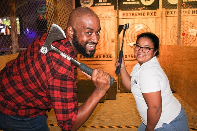 Axe Throwing 60 Min - What the Experience Looks Like