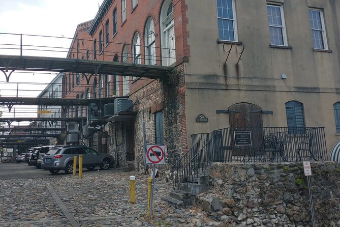 Bloody Murder Savannah Pub Crawl - The Authentic Experience: Pros and Cons