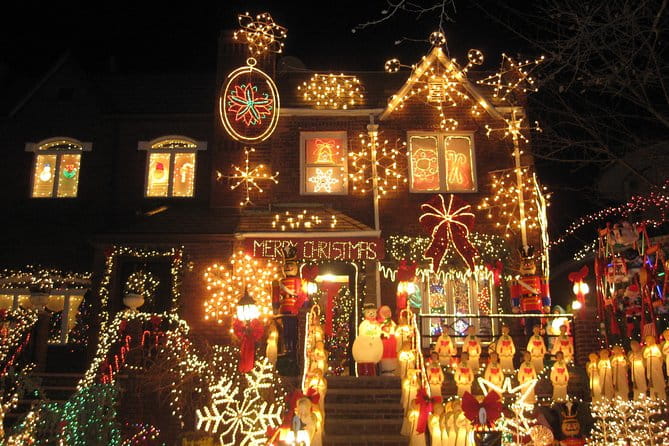Brooklyn Dyker Heights Christmas Wonderland Bus Tour - The Guides: Knowledgeable and Engaging