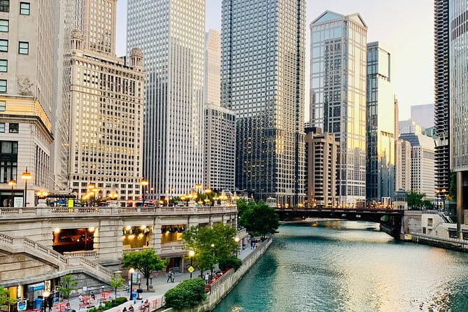 Chicago River Architecture Walking Tour - The Value of a Guided Walking Tour