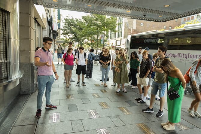 City of Contrasts Tour-Manhattan, Bronx, Queens and Brooklyn - Exploring Harlem’s Vibrant Roots