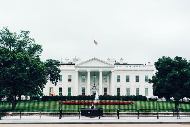 Day or Night Grand Tour of DC with Optional Mount Vernon Upgrade - The Bus, Guide, and Group Size