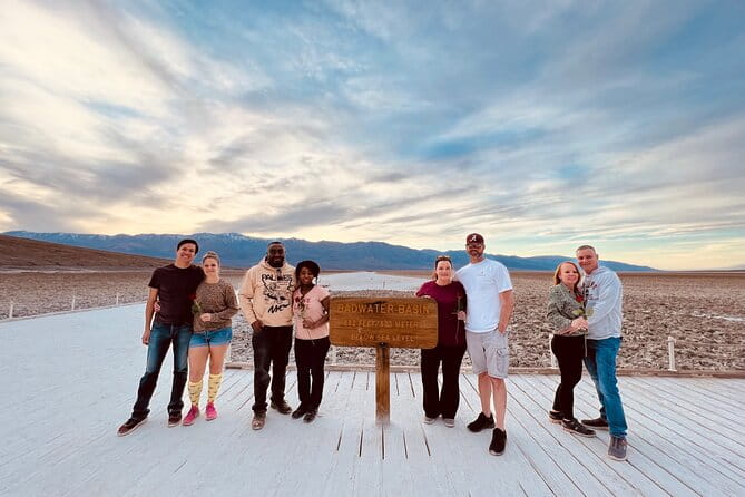 Death Valley Sunset, Stargazing and Red Rock Overlook Tour - How the Itinerary Breaks Down the Day