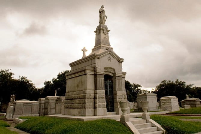 Lake Lawn Metairie Cemetery Walking Tour - What Makes It Worth the Price?