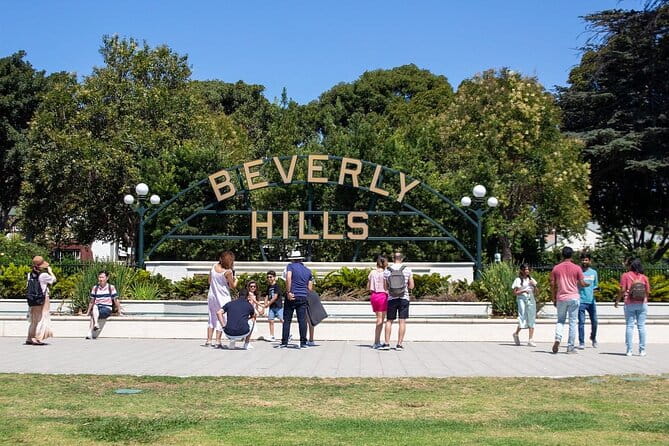 Los Angeles and Celebrity Homes Combo Tour - Santa Monica Pier and the Ocean Breeze