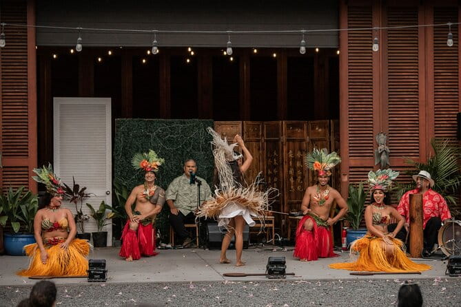 Maui Hula Show: Hula and Fire Dancing at South Maui Gardens - The Setting and Atmosphere