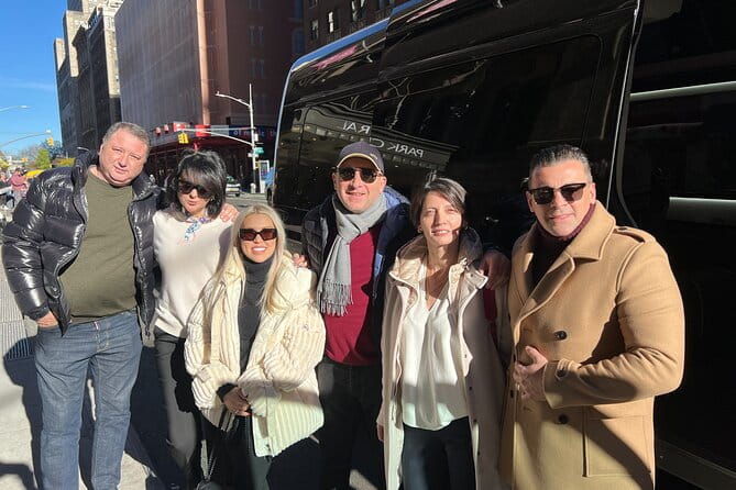 NYC Christmas Lights Tour by Limousine (Manhattan/ Dyker Heights) - Who Is It Best For?