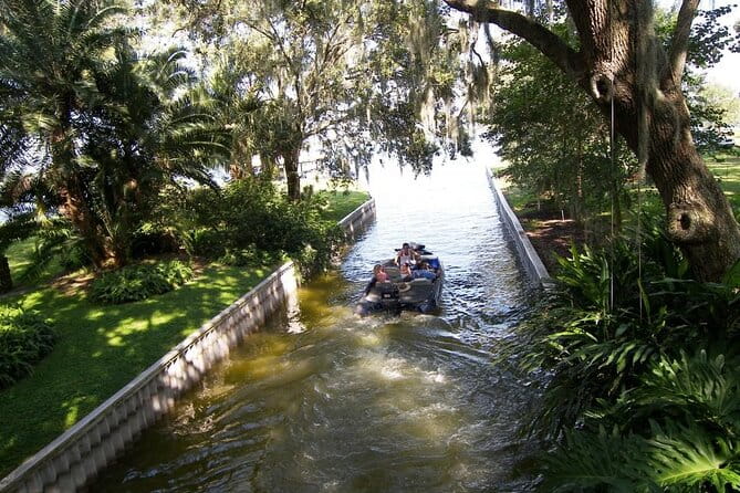 Pontoon Pub Crawl, 5 Lakeside Pubs and Restaurants Visit by Boat - Authentic, Fun, and Unpretentious