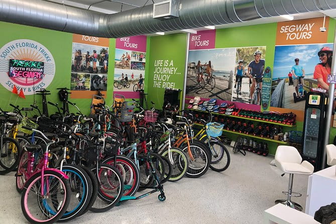 South Beach Bicycle Rental - Exploring Iconic Landmarks and Neighborhoods