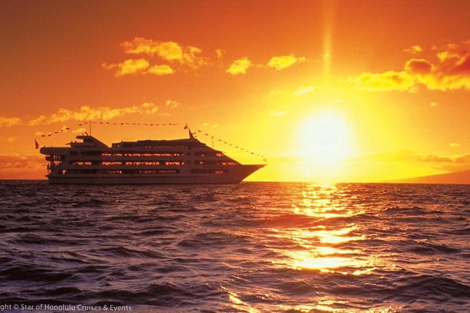 Three Star Deluxe Sunset Dinner and Show - Authentic Insights from Reviews