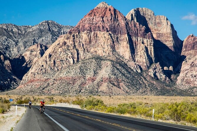 California desert, Red Rock Sign and Seven Magic Mts - Authentic Reviews and Perspectives