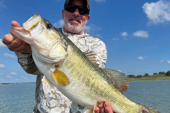 Guided Fishing Trip on Canyon Lake - FAQs