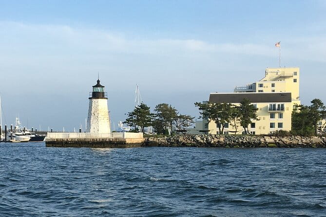 Lighthouse and Mimosa Cruise of Narragansett Bay from Newport - Who Will Love This Tour