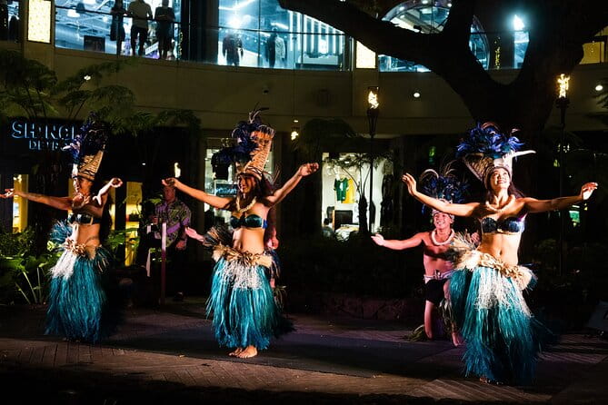 Queens Luau in the Heart of Waikiki - Food and Drink: A Tasty Hawaiian Feast