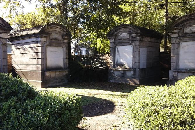 Small-Group Glamorous Garden District Tour - The Guide and Group Size