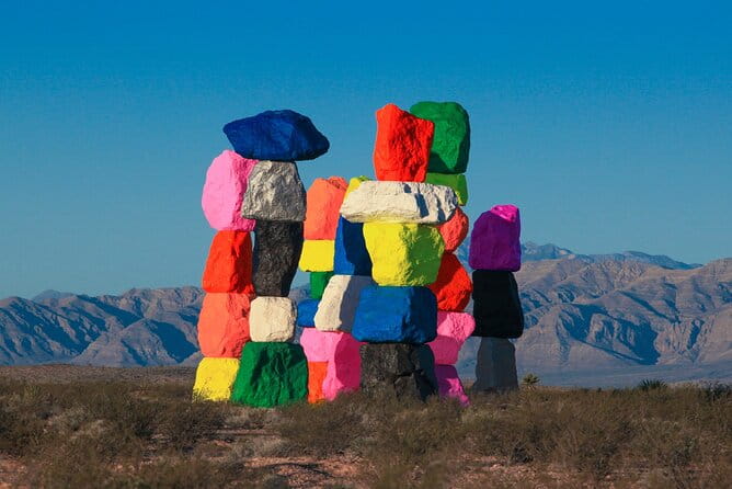 California desert, Red Rock Sign and Seven Magic Mts - Practical Tips for Travelers