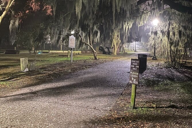 Savannah Ghost Tour for Adults ALL Alcoholic Drinks Included - What’s the Walking Like?