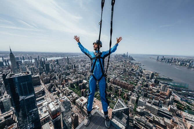 City Climb: The Ultimate Skyscraping Adventure at Edge - In Short