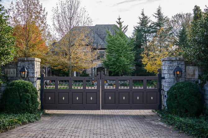 Nashville "Homes Of The Stars" Narrated Bus Tour with 30+ Celebrity Homes - Final Thoughts on Value and Suitability