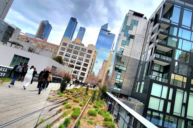 Secrets of the High Line - About the Guide and Reviews