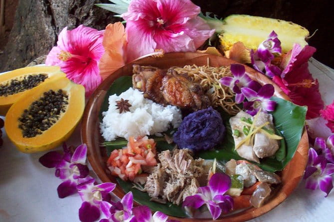 Luau Kalamaku on Kauai with Buffet Dinner and Show - The Arrival: Warm Welcome and Cultural Touches