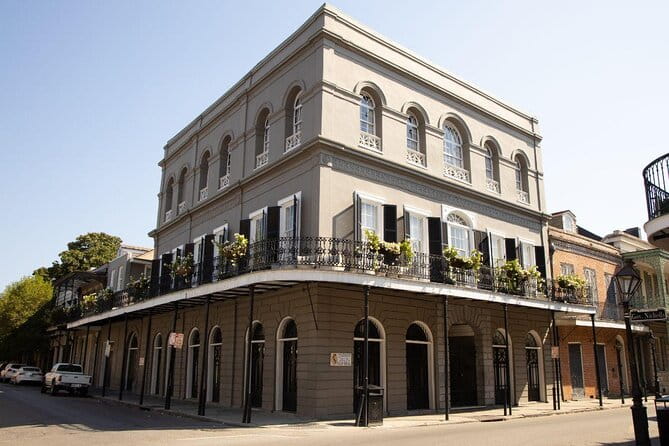 Adults Only Haunted Pub Crawl in New Orleans - An In-Depth Look at the Haunted Pub Crawl Experience
