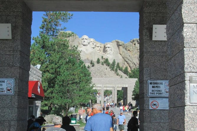 Mount Rushmore and Black Hills Tour with Two Meals and a Music Variety Show - The Value: Price and Experience