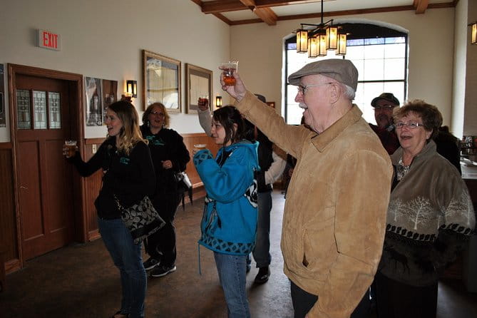 Milwaukee Tour - Exploring Historic Neighborhoods and Cultural Hotspots