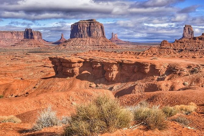 1.5 Hour Tour of Monument Valley's Loop Drive - How to Make the Most of Your Experience
