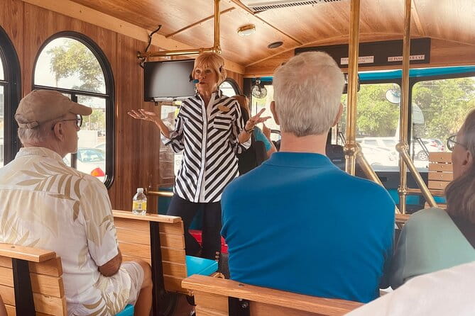 Amish Experience Trolley Tour: Bridges to Understanding - The Guides and Atmosphere