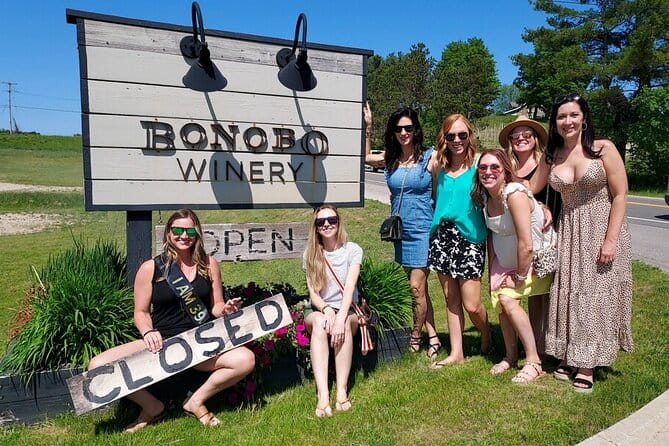 NON BUS 4 Winery Traverse City Wine Tour on Old Mission Peninsula - The Scenic Bay Views