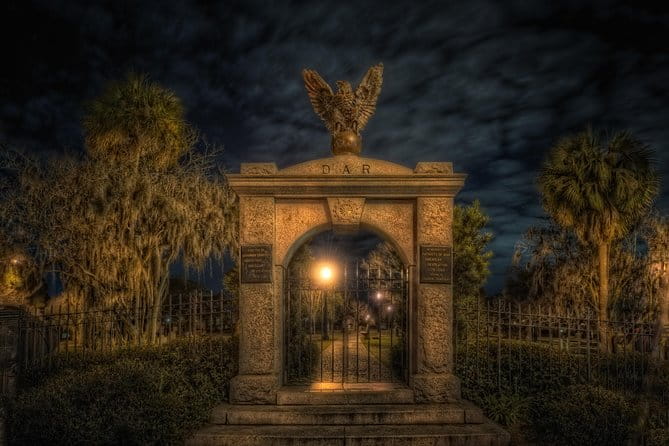 Savannah Beyond Good & Evil Tour - Authentic Stories and Guide Expertise