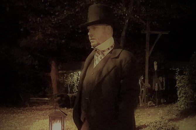 Savannah History and Haunts Candlelit Ghost Walking Tour - Why This Tour Fits Different Travelers