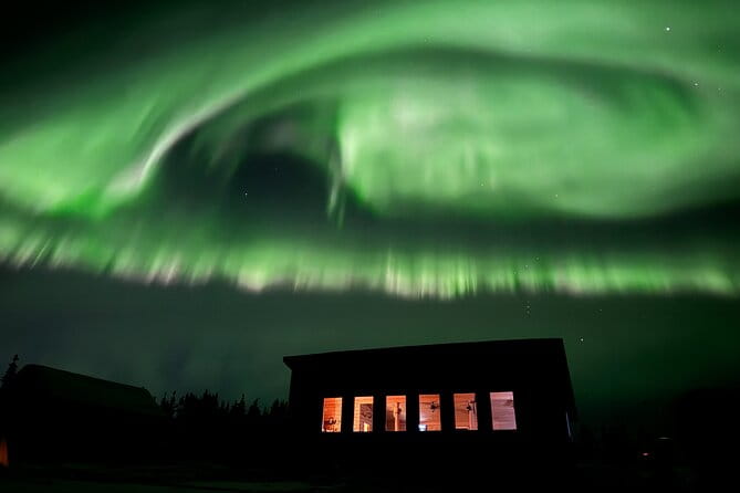 Best Alaskan Cabin Aurora Viewing with Photography @Aurora Camp - What’s Included and How It Enhances Your Experience