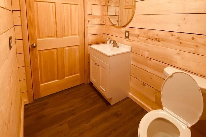 Best Alaskan Cabin Aurora Viewing with Photography @Aurora Camp - No Guarantees, But Strong Value and Comfort