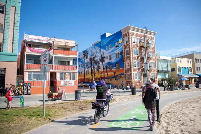 Small-Group Electric Bike Tour of Santa Monica and Venice - The Guide and Group Dynamics