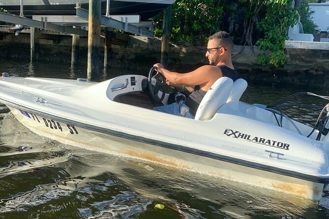 Mini Powerboat Rental - Who Will Love This Experience?