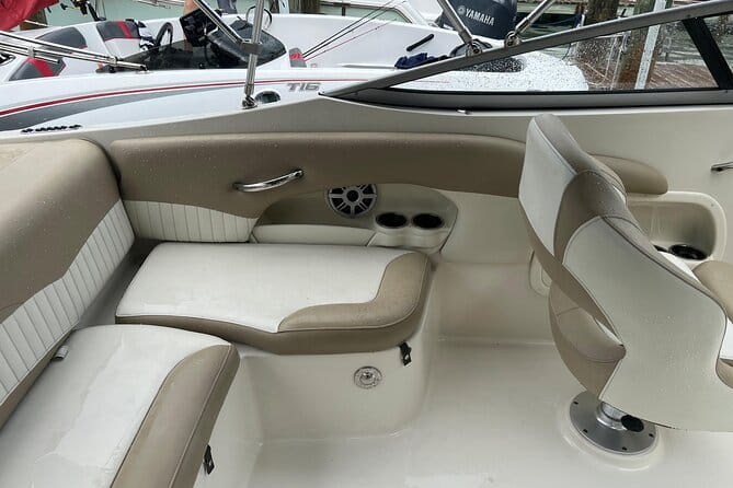 24 Ft Miami Bay: Private Boat, Gas Included , 8 people, Captained - Authentic Guest Feedback