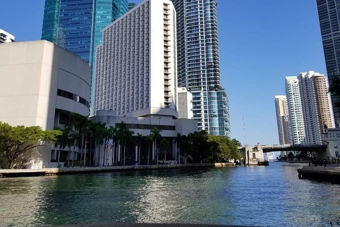 24 Ft Miami Bay: Private Boat, Gas Included , 8 people, Captained - The Sum Up: Who Should Consider This Experience?