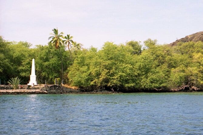 Kona Coast Cruise: Snorkel Kealakekua Bay & Dolphin Encounter - The Guides and Crew