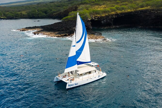 Deluxe Sail & Snorkel to the Captain Cook Monument - Food and Facilities