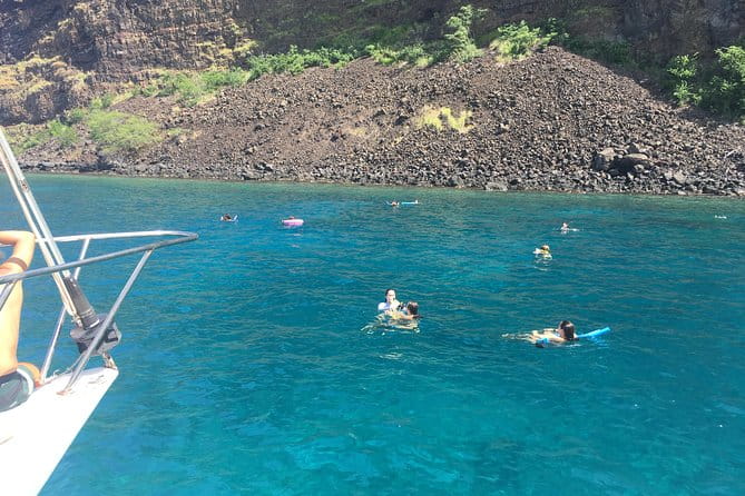 Afternoon Sail & Snorkel to the Captain Cook Monument - What You Can Expect on the Boat
