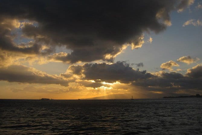 Waikiki Sunset Cocktail Cruise Including Drinks and Appetizers - Practical Details and Tips