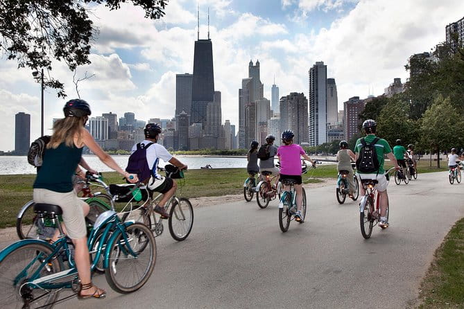 Bikes, Bites, and Brews: Chicago's Signature Dishes Bike Tour - The Guide and Group Experience