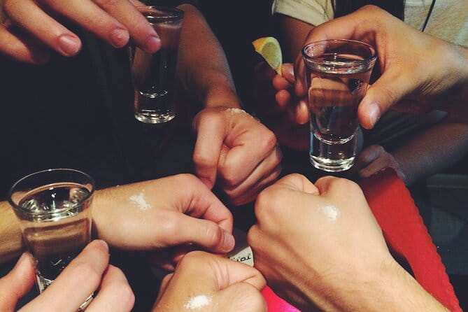French Quarter Boozy Lunch Crawl with Seafood Boil - What Makes This Tour Stand Out