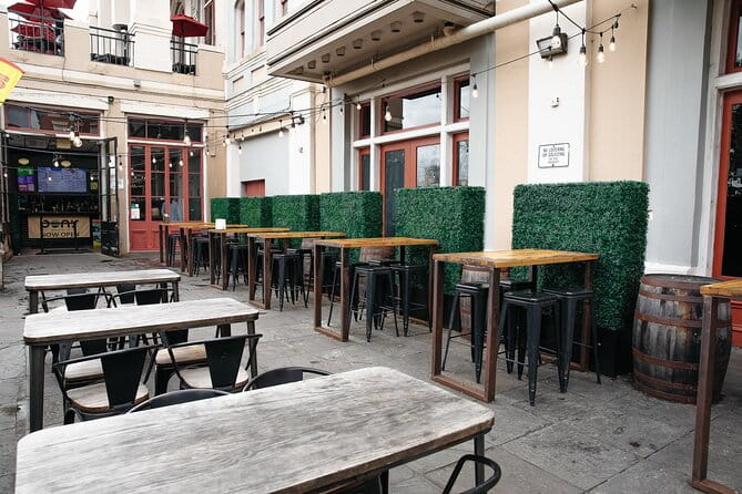 French Quarter Boozy Lunch Crawl with Seafood Boil - The Sum Up