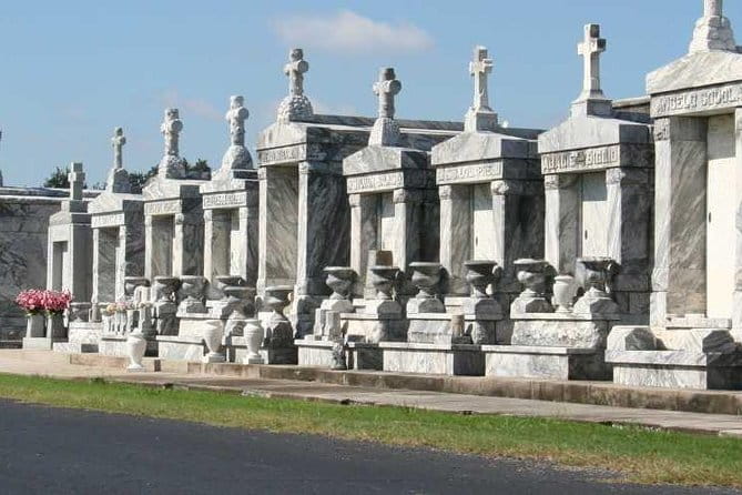New Orleans City/Cemetery and Swamp Full-Day Tour - The Bottom Line